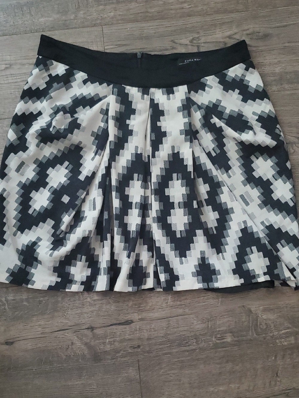 Zara Black and White Geometric Skater Skirt